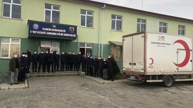 Samsunda cezaevinde görevli jandarmadan Türk Kızılaya kan bağışı
