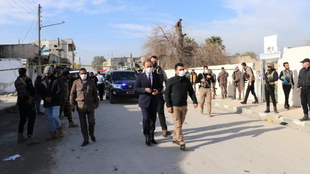 Şanlıurfa Valisi Abdullah Erin, Barış Pınarı Harekatı bölgesindeki bombalı saldırıda yaralananları ziyaret etti