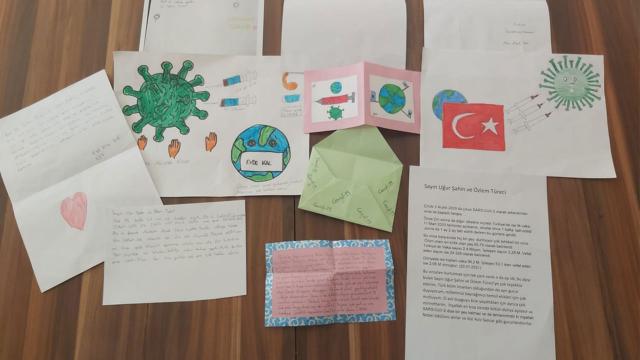 Öğrencilerden aşıyla insanlığa umut olan çifte mektup
