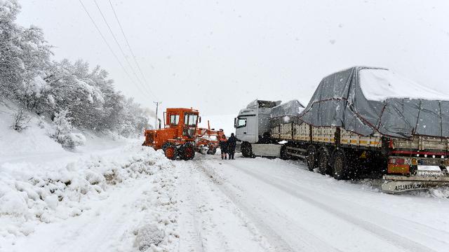 Tunceli-Erzincan karayolu tır geçişlerine kapatıldı