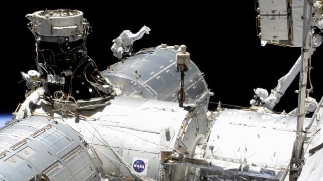 Uluslararası Uzay İstasyonundaki astronotlar uzay yürüyüşüne çıktı