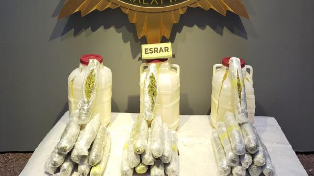 Malatyada peynir bidonlarına gizlenmiş 15 kilo 650 gram esrar ele geçirildi