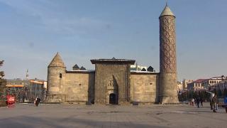Erzurum'un simgelerinden Yakutiye Medresesi 711 yıldır ayakta