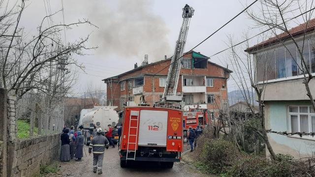 Zonguldakta çatı katında çıkan yangın hasara neden oldu
