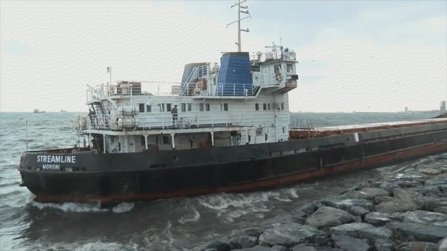 Yapılan kontrollerde gemide 2 personel bulunduğu ve personellerin sağlık durumlarının iyi olduğu öğrenildi.