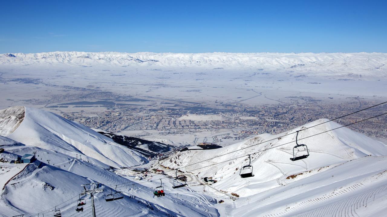 Sezon başında Türkiye`nin çoğu kayak merkezinde kar sıkıntısı yaşanmıştı. 