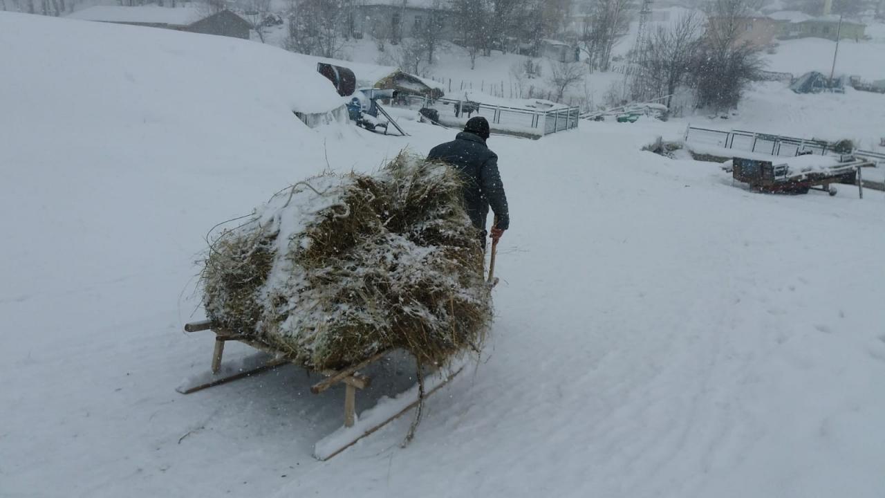 Her gün düzenli olarak sabah saat 06.00’da uyandığını ve hayvanlarını beslemeye başladığını belirten Fazlı Gürgen: