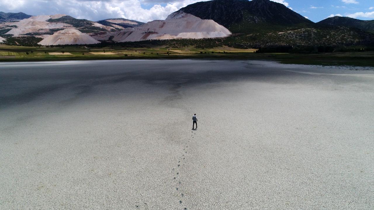 Türkiye Tabiatını Koruma Derneği (TTKD) bilim danışmanı Dr. Erol Kesici, 2 Şubat Dünya Sulak Alanlar Günü’nün kutlama günü değil, artık anma günü olduğunu söyledi.