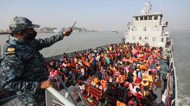 Bangladeş, Arakanlı Müslümanları Bhasan Char Adasına gönderdi