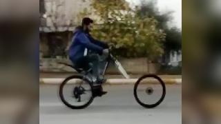 Arkadaşı 'düşecek' dedi, bisikletli genç yere kapaklandı