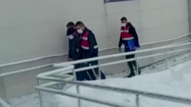 Koltukları sökülmüş minibüste 52 düzensiz göçmen yakalandı