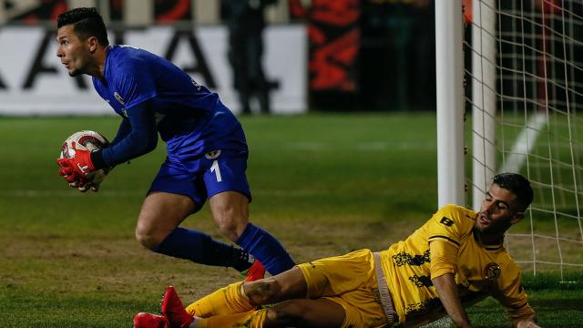 Menemensporda kaleci Selmani ile yollar ayrıldı