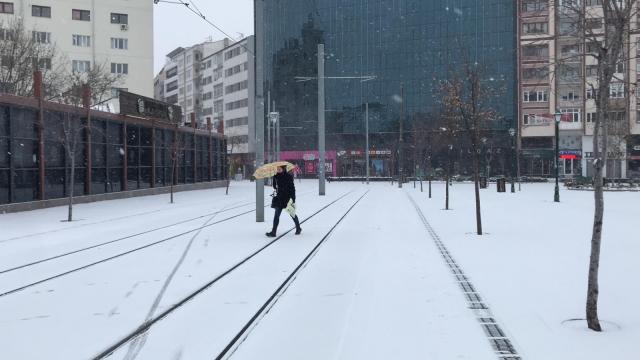 Eskişehire kar fırtına ile geri döndü