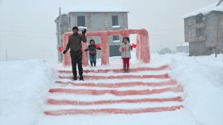 Kızı için kardan Anıtkabir yaptı