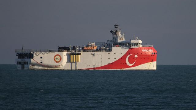 Oruç Reis gemisi ikmal için Antalya açıklarında