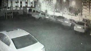 Şanlıurfa'da yağış nedeniyle duvar çöktü, 6 araç hasar gördü