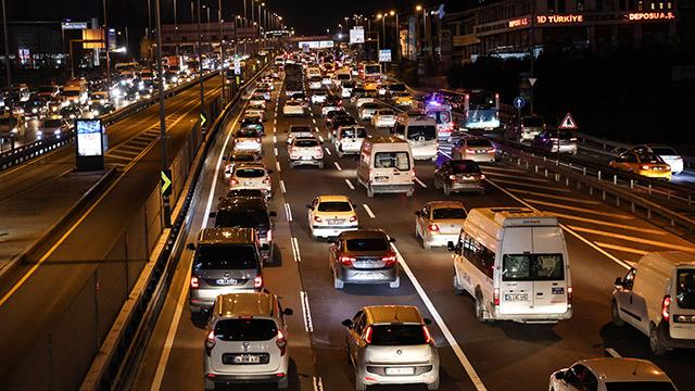 İstanbulda trafik yoğunluğu yüzde 76ya yükseldi