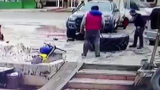 Şişirilen traktör lastiği bir anda patladı