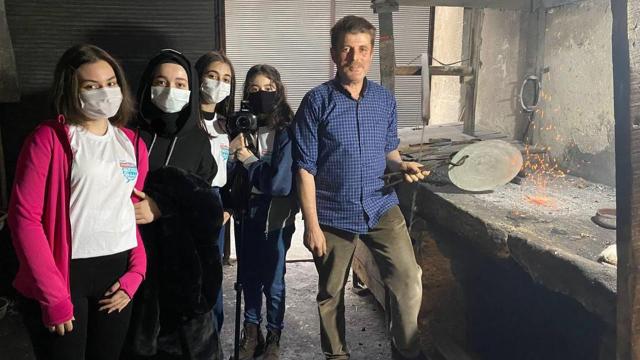 Öğrenciler TRT'nin "Gençler İçin Gazetecilik" eğitimleriyle üretiyor