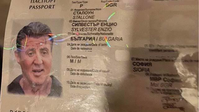 Kalpazanlar "Sylvester Stallone" adına sahte pasaport düzenlendi