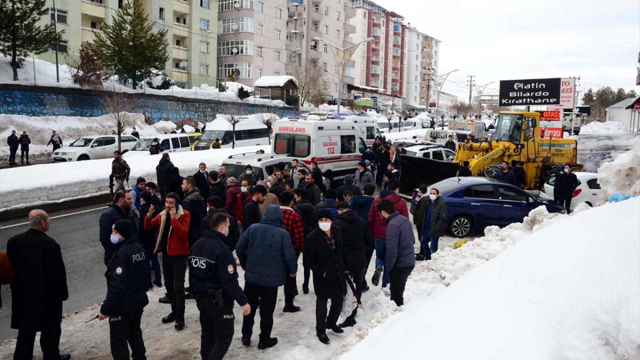 Üç çocuk, ambulansla hastaneye kaldırıldı.