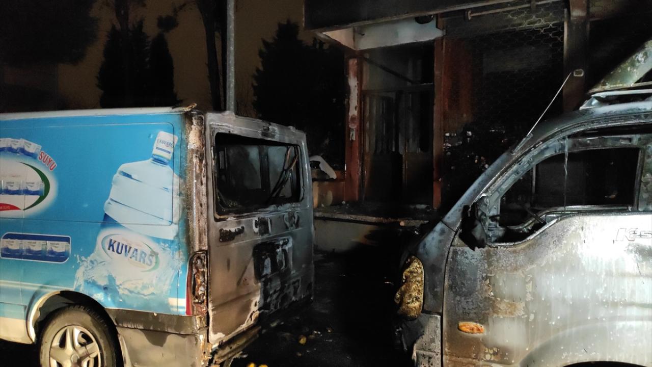 Aydınlı Mahallesi Süheyla Sokak`taki doğal gaz kutusunda henüz belirlenemeyen nedenle patlama meydana geldi.