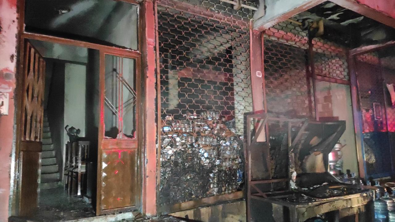 Kundaklama ihtimalini de değerlendiren polis ekiplerinin çalışmaları sürüyor.