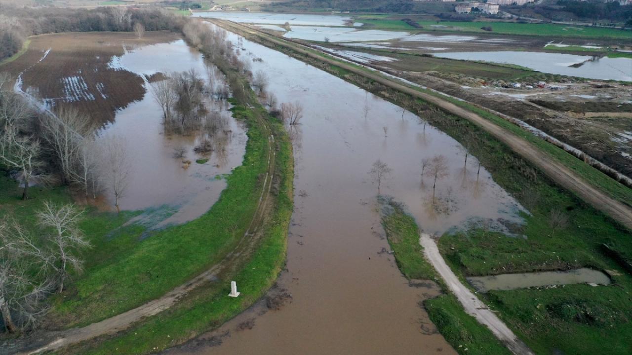 Tunca Nehri`nin debisi, kaynağını aldığı Bulgaristan`daki havzada ve Edirne`deki sağanaklar nedeniyle 3 günde 5 kat arttı.