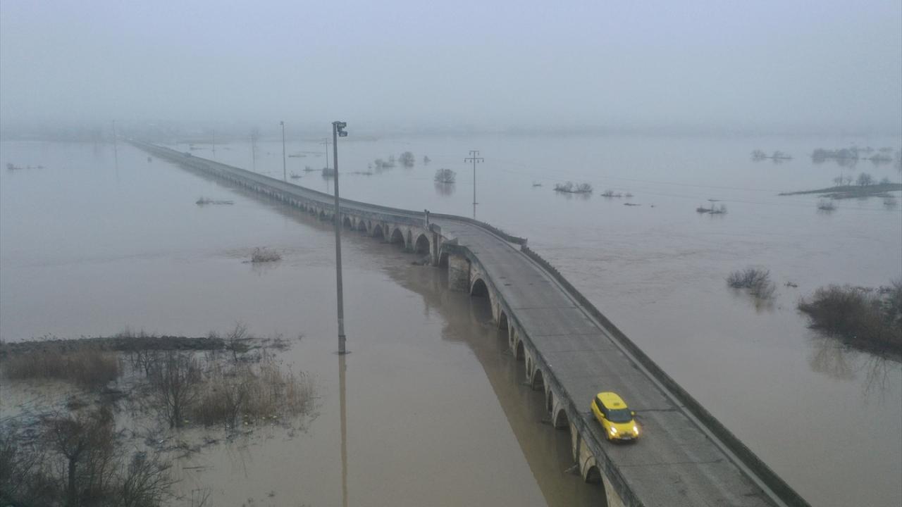 Uzunköprülü İbrahim Toktaş, etkili yağışların taşkına neden olduğunu söyledi.