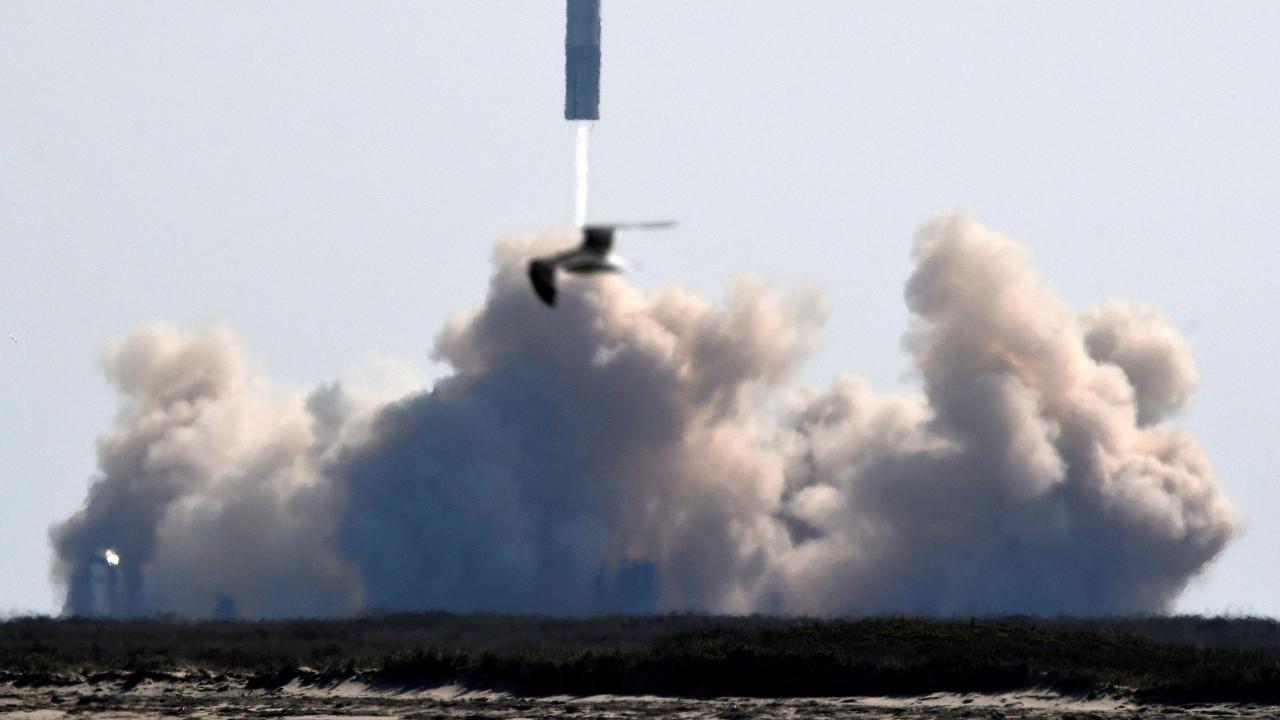 Başarılı bir şekilde fırlatılan roket, Dünya’ya dönmeden önce yaklaşık 10 kilometre irtifaya ulaştı.