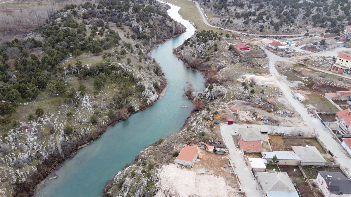  Kuruyan dere, yağışlarla yeniden eski günlerine dönmeye, göle de hayat vermeye başladı. 