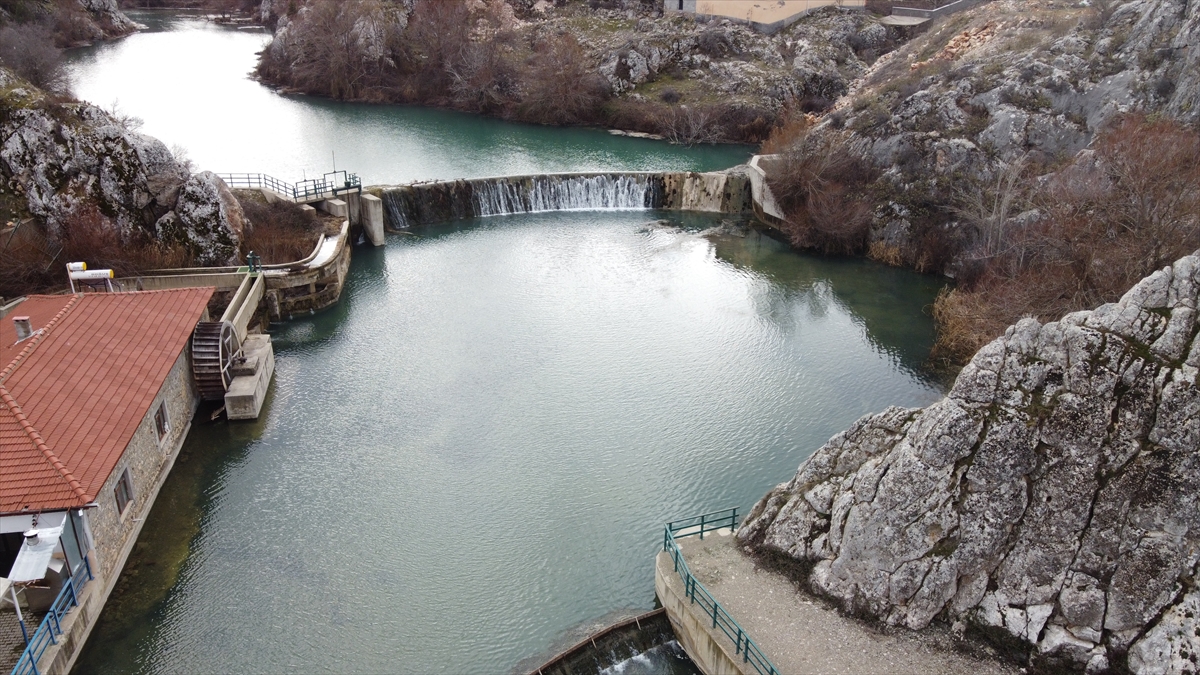 Derenin son yağışlarla adeta yeniden hayat bulduğunu ve suyunun Beyşehir Gölü`ne akmaya başladığını ifade eden Kartal, yağışların devam etmesini umduklarını belirtti.