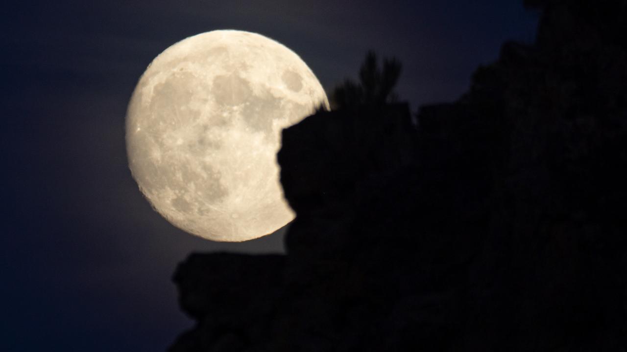 Ağustos: Sturgeon Dolunayı yükseliyor