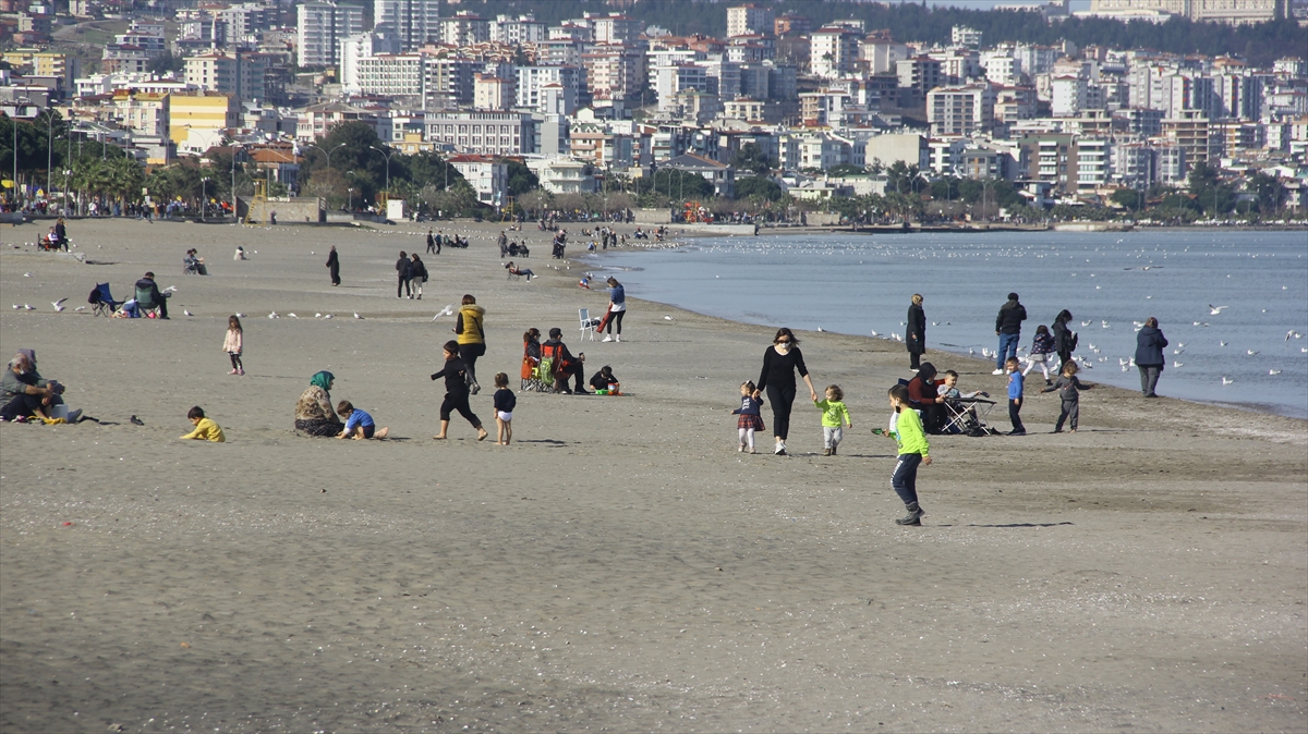 Kış mevsimi olmasına rağmen Samsun`da hava sıcaklığı Akdeniz illerini geride bıraktı.