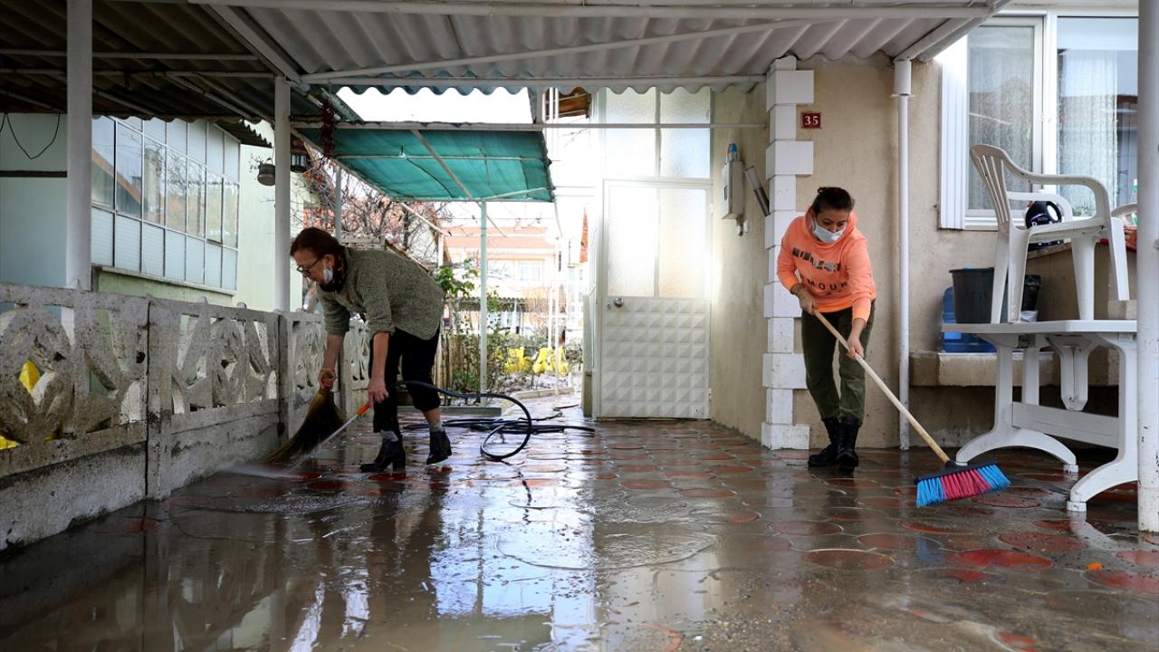Valilik İl Afet ve Acil Durum Müdürlüğü koordinasyonunda Çevre ve Şehircilik Müdürlüğü, Tarım ve Orman Müdürlüğü ile Defterdarlık ekipleri bölgede incelemede bulundu.