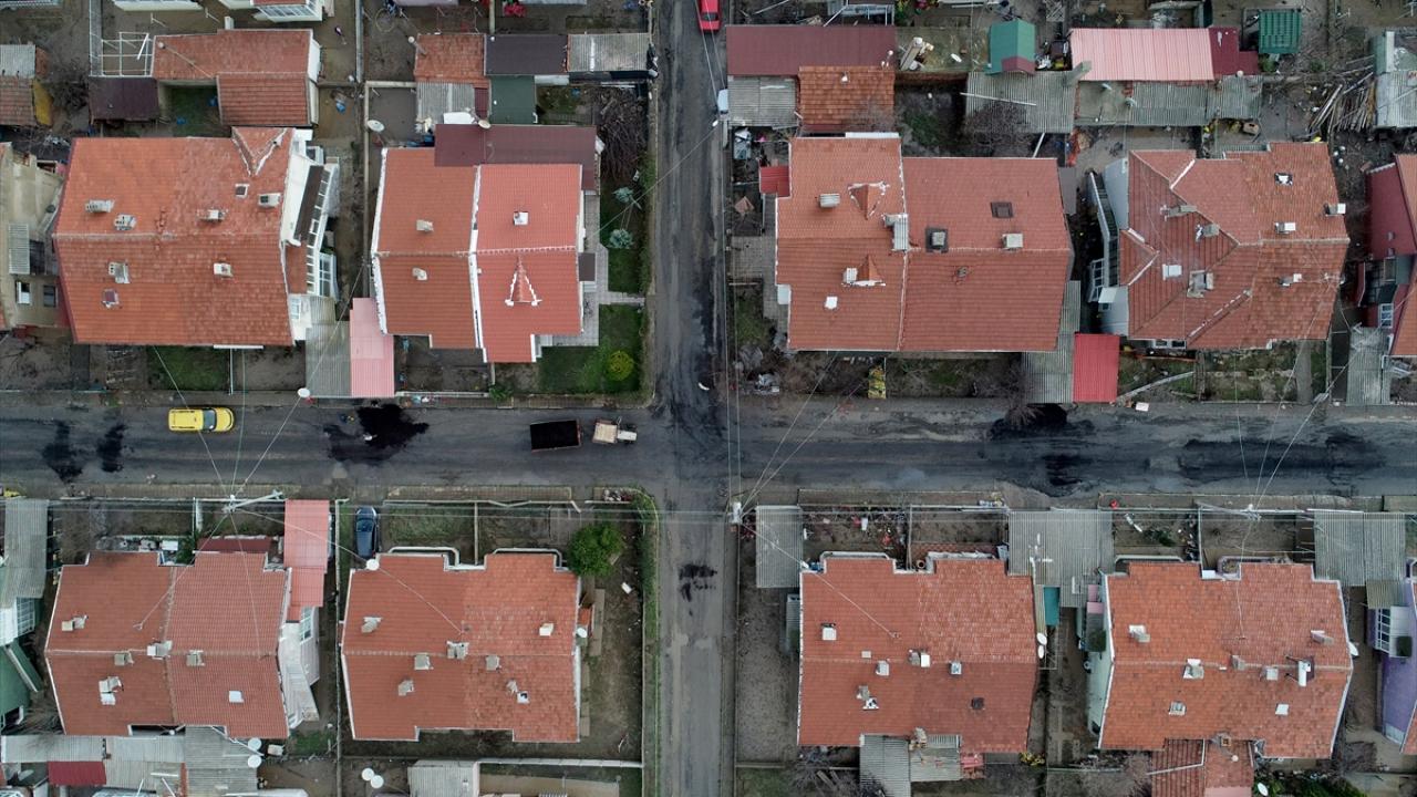 Taşkın sonucu hasar gören evinde temizlik çalışmasını sürdüren Kadir Çınar da yaşadıklarını anlattı.