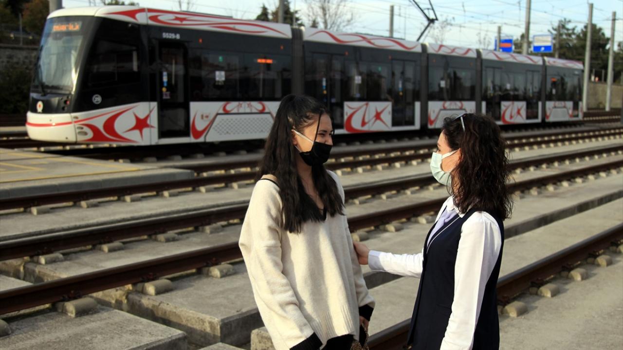 Huntürk, kendisinin hayatta kalmasını sağlayan ve "kahramanım" dediği Öker`e teşekkür ziyaretinde bulundu.