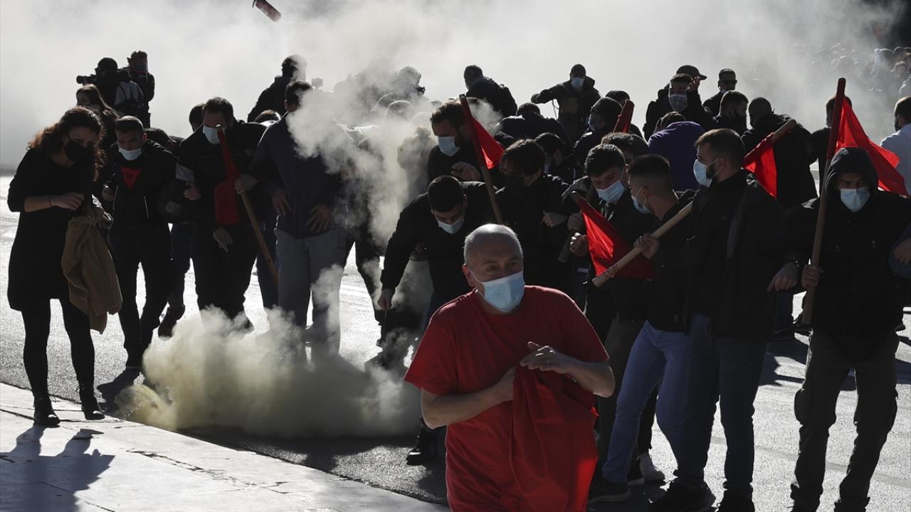Gösterinin sonunda güvenlik güçleri ile göstericiler arasında arbede yaşandı.