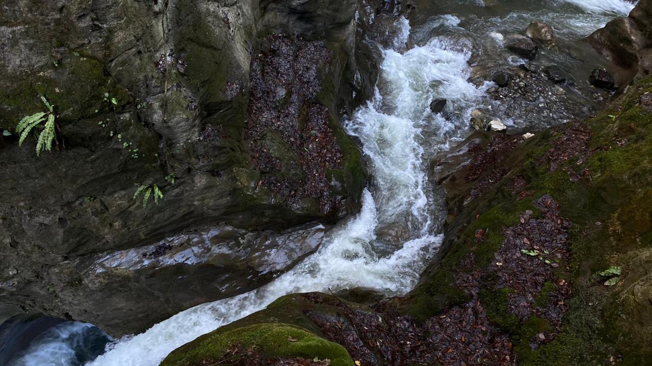 Samandere Şelalesi yılın dört mevsiminde ziyaretçilerini ağırlıyor.