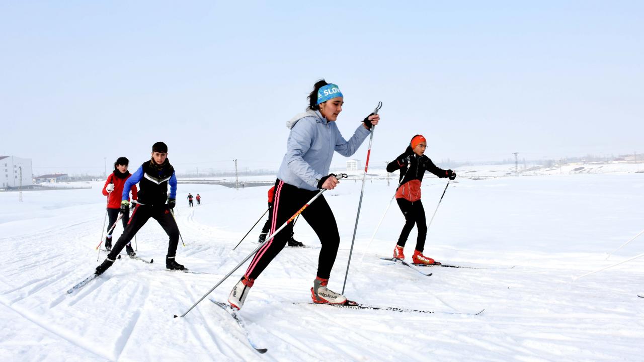 Haftanın 6 günü sporcuların antrenman yaptığını ifade eden Yıldırım: