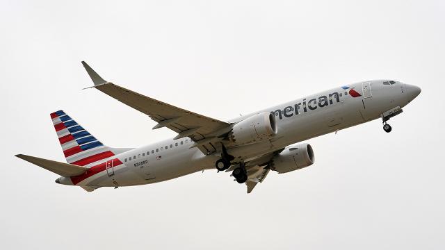 ABD'li hava yolu şirketi American Airlines teknik sorun nedeniyle uçuşları bir süre durdurdu haber görseli