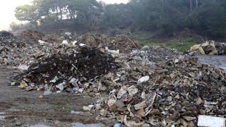 Manisa’da dere yatağından çıkan çöpler pes dedirtti