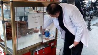 “Namazdayım. Al bırak”