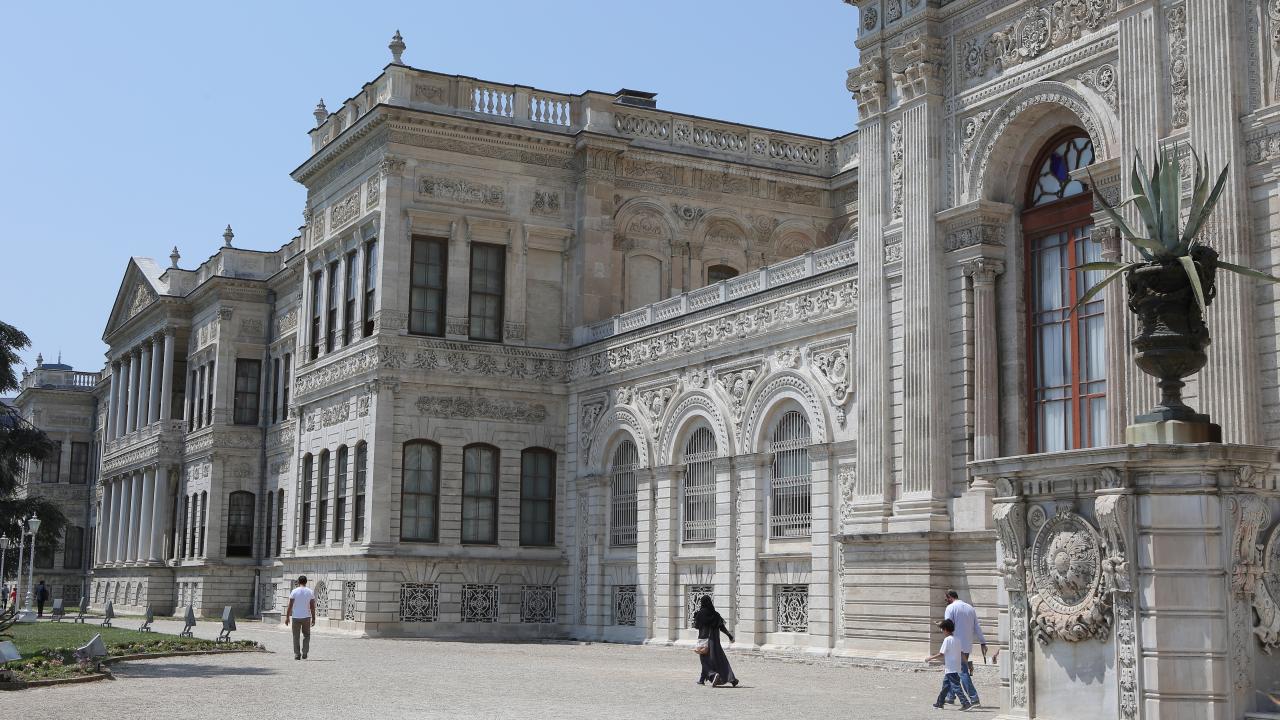 Dolmabahçe Sarayı