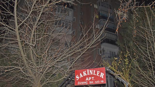 Eskişehirde 40 haneli apartman "Covid-19" nedeniyle karantinaya alındı
