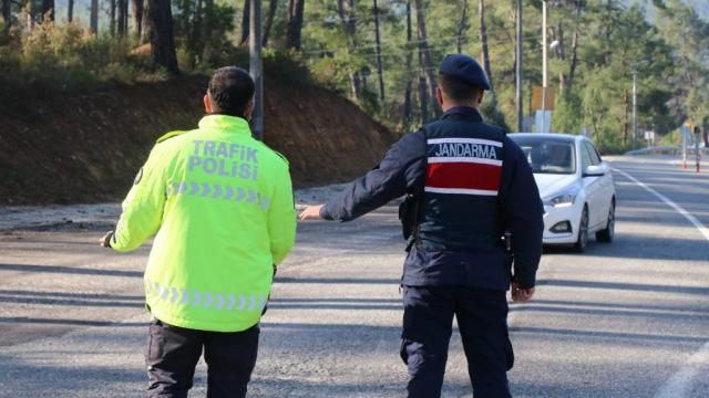 Gaziantep ve Malatyada koronavirüs tedbirlerini ihlal eden 500 kişiye ceza