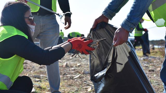 Didimde 4 saatte 1,5 ton çöp toplandı