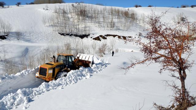 Muşta kar nedeniyle kapanan yol 6 günde açılabildi