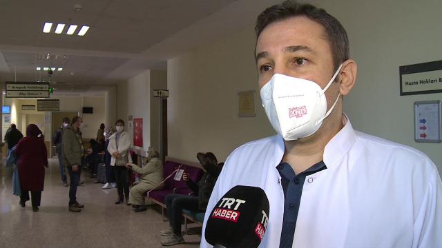 Koronavirüsü ikinci kez yenen doktor görevine döndü