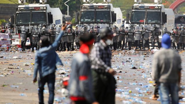 Myanmardaki protestolarda ölenlerin sayısı 217ye yükseldi